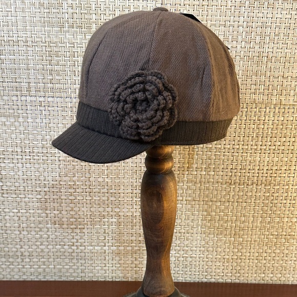 🌟HP🌟Brown Twill Cabbie Hat with Knitted Brim and Rose Accent by Angela & William - Picture 2 of 11